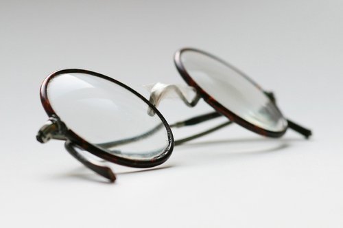 glasses-1461302.jpg